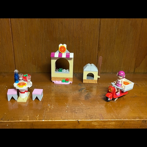 Lego Friends Stephanie's Pizzeria 41092 🍕 - Picture 5 of 10